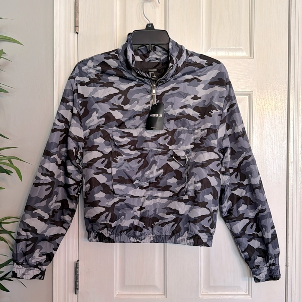 Forever 21 camo nylon quarter zip S NWT